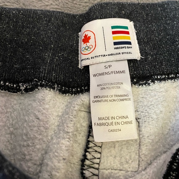 ✴️2 for $20 - Hudson’s Bay Canada Grey Sweatpants - Picture 7 of 7